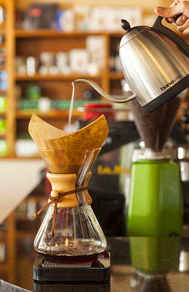 Pour over coffee brewing method with Chemex
